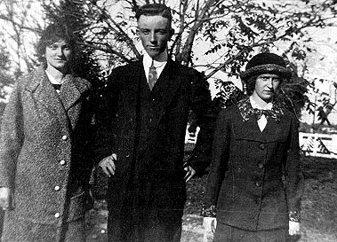 Picture of Hilda Penfold Gardner with 2 unidentified friends