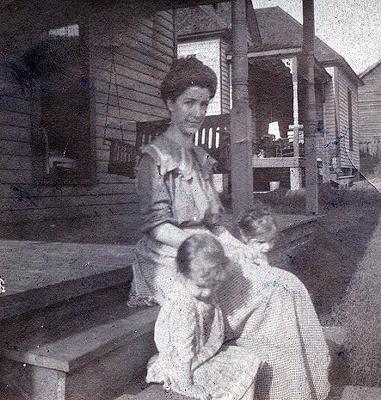 Photo of Francis Coddington Caris and Helen and Mary Caris, about 1913 in Jackson, Tennessee