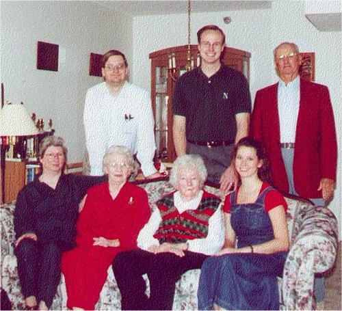 Picture of L. Roy Willis, Jr. and family Christmas 2000