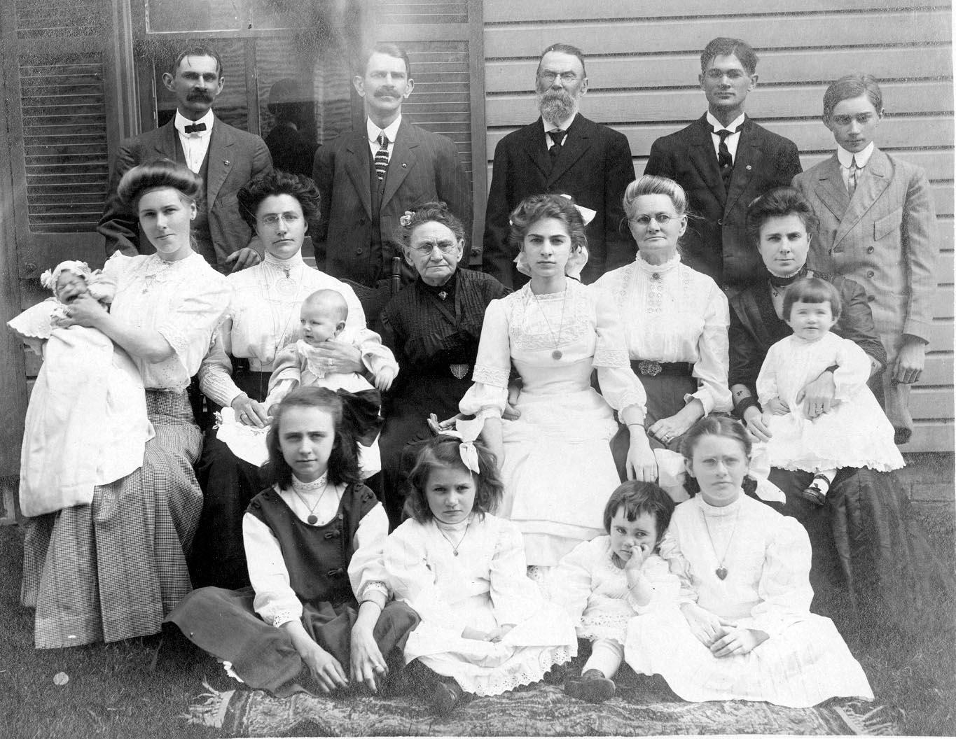 Picture of Willis Family about 1910