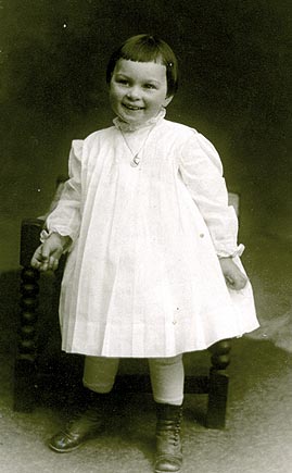 Picture of Mabel Elizabeth Willis, on 3rd birthday, in Atlantic City, N.J. 1913