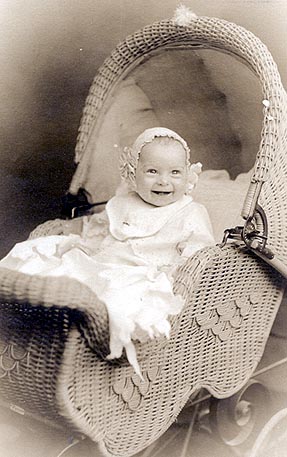 Picture of Mabel Elizabeth Willis, at 6 months, August 19th 1910 in Atlantic City, N.J.