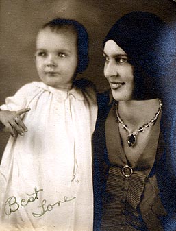 Picture of  Mabel E. Willis Young, holding daughter Beverly Young in West Palm Beach, Florida