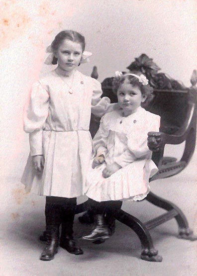 Picture of Ruth and Marion Willis