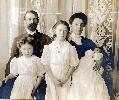 Picture of Frank H. Willis and wife Rosie Willis, with children Marion, Ruth, and Esther